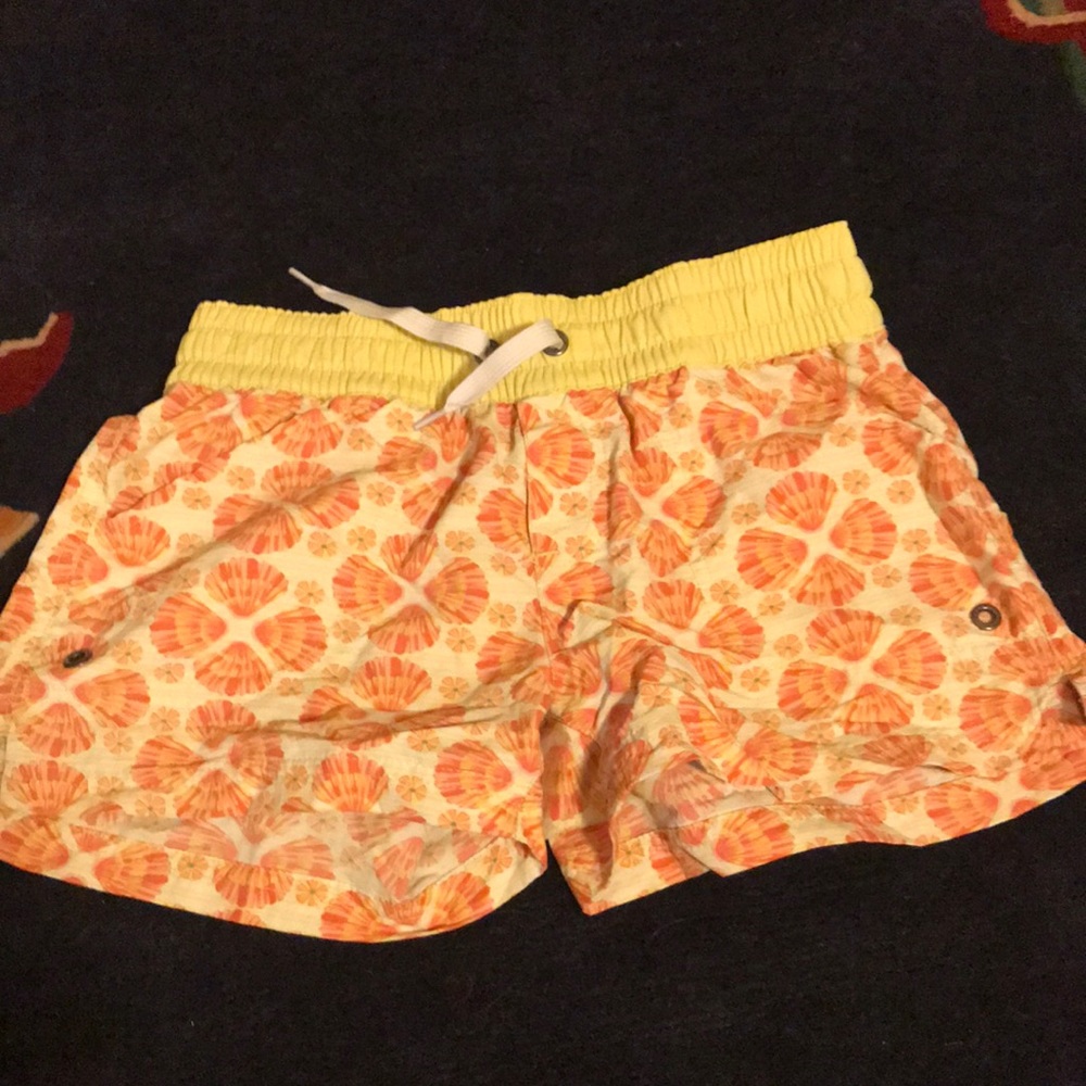 Girls medium Patagonia shorts in good condition.